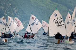 Wir waren über Ostern für ein Trainingslager und anschließende Regatta am Gardasee. Trotz wechselhafem Wetter haben viel gelernt, erlebt und vor allem Spaß gehabt. Besonders beeindruckend war die Anzahl an Teilnehmern aus verschiedensten Ländern.

Trank you @fragliavelariva for the great event.